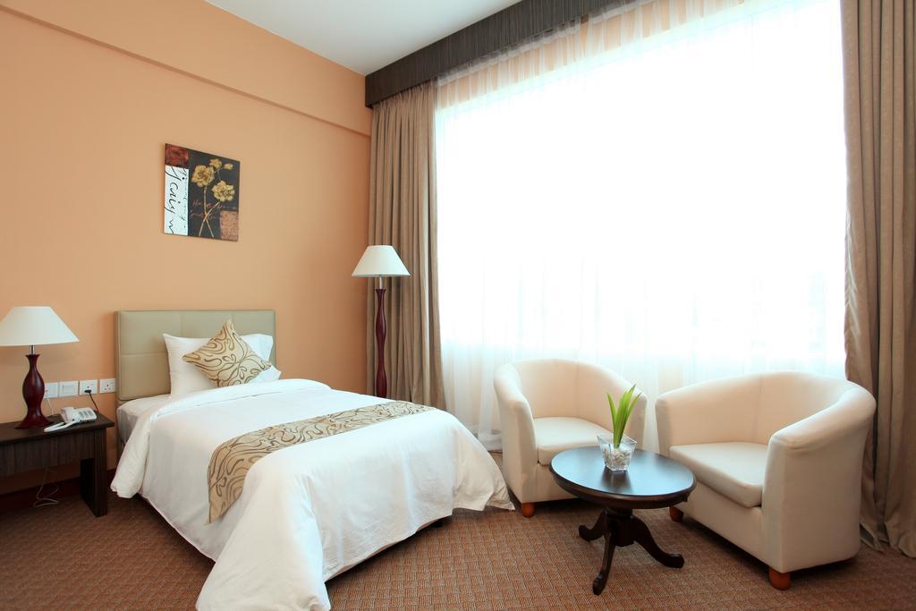 The Regency Waterfront Hotel Kuala Terengganu Room photo